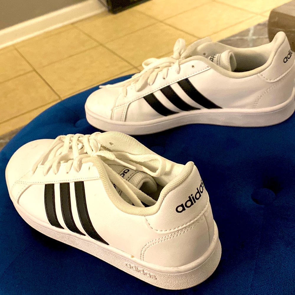 Just wear once. Clean shoes . Very confortable
